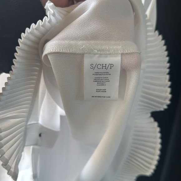 CAbi Style #3439 Pleated Hem Sleeveless Blouse Top Size small, White Button Up. - Picture 6 of 7